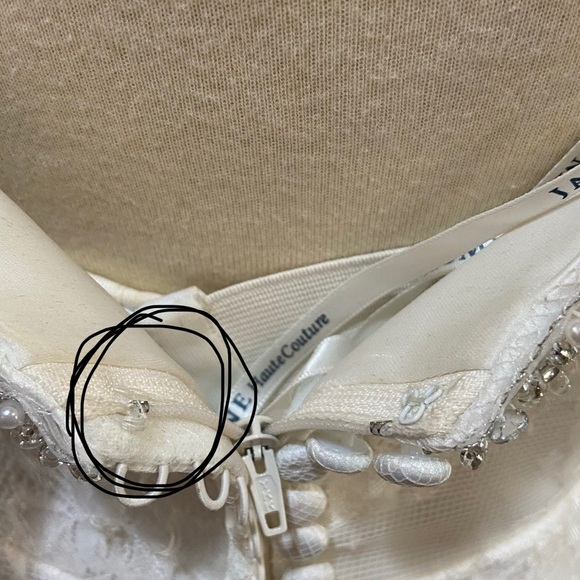 FREE Shipping! Jasmine Lace Wedding Dress - Picture 6 of 8